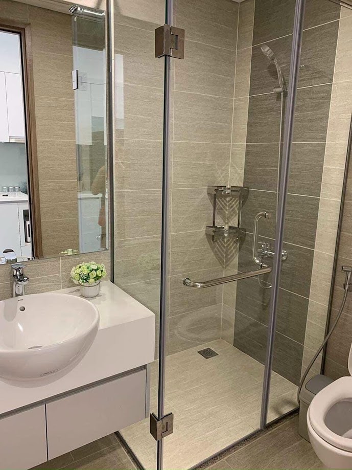 Vách kính phòng tắm