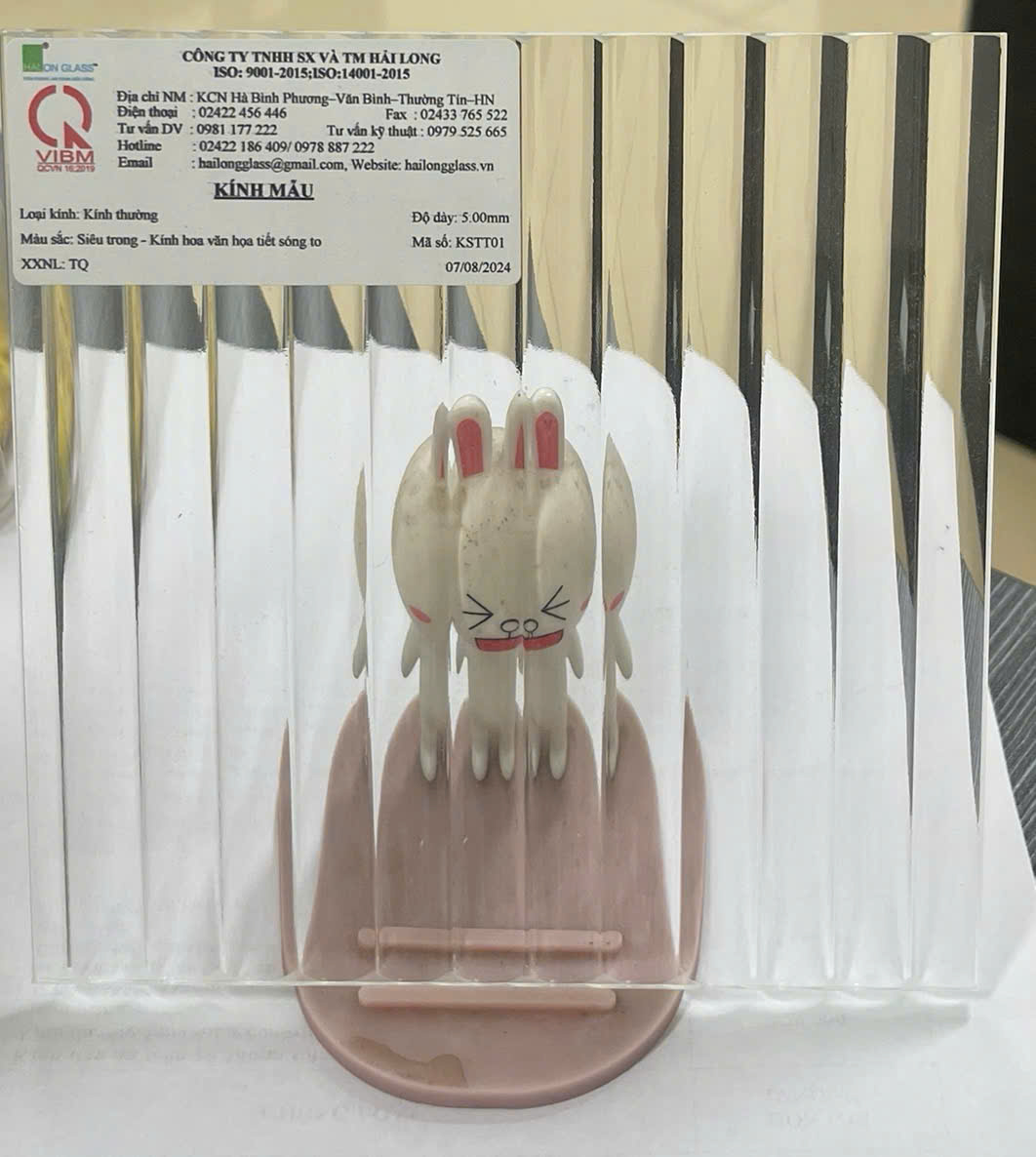 Ultra-clear wave glass
