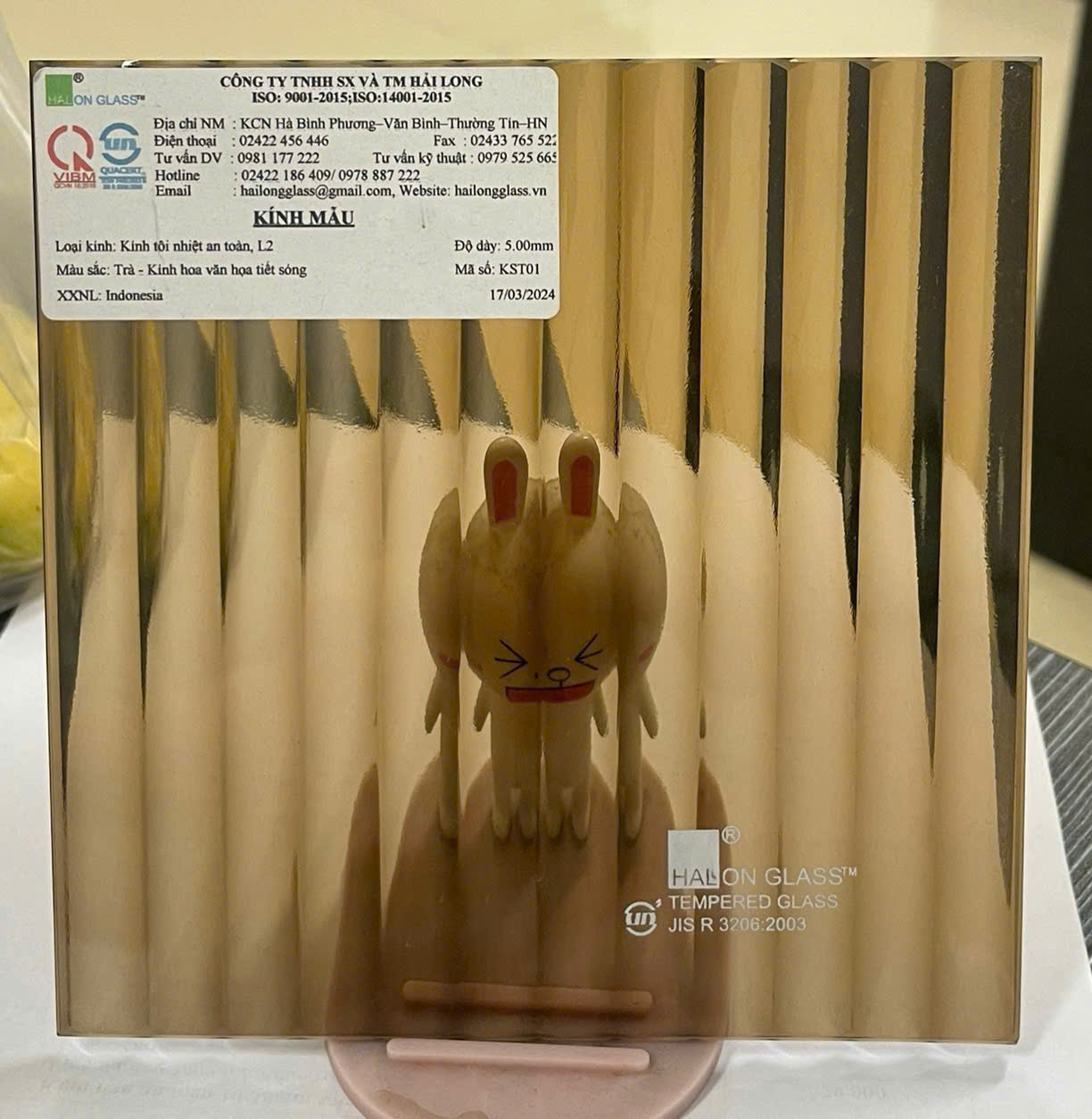 Tea-colored wave glass