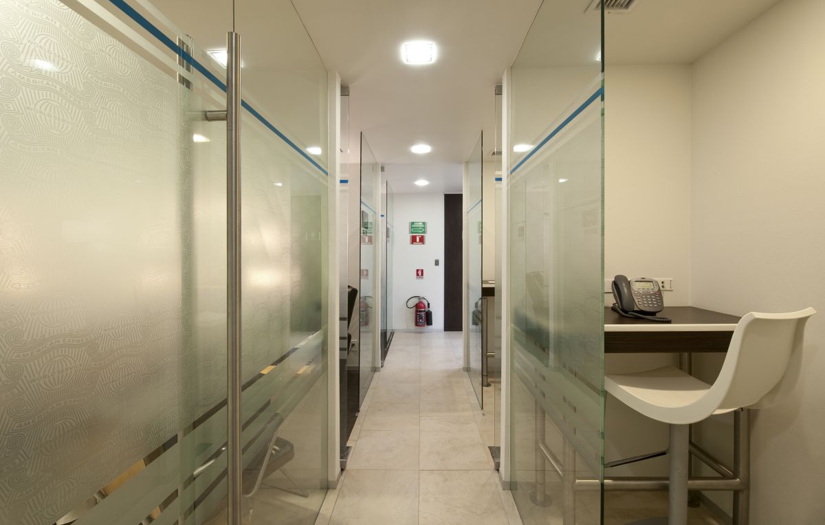 Vách kính cường lực