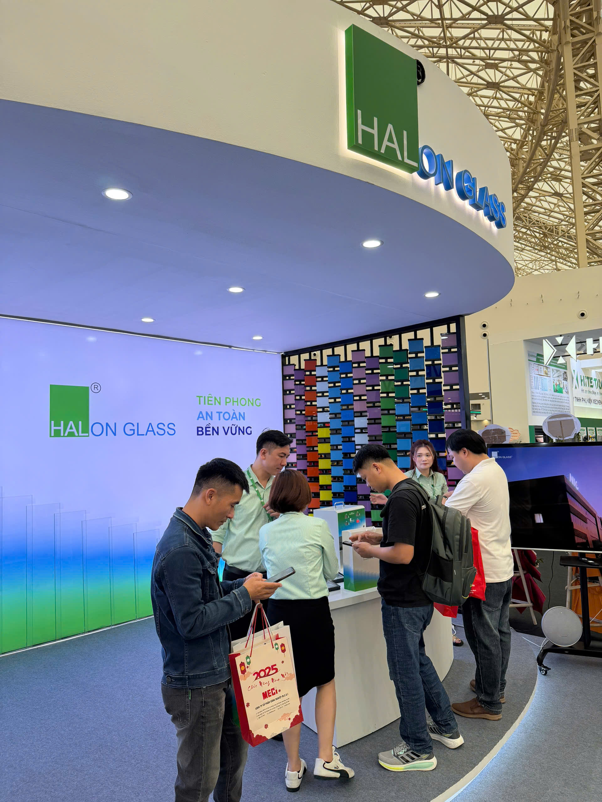 Báo giá kính ốp bếp cường lực