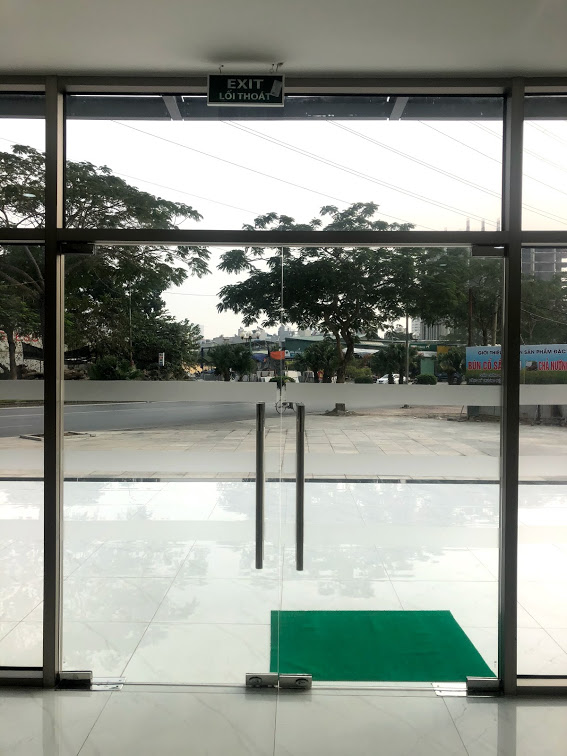 Vách kính văn phòng