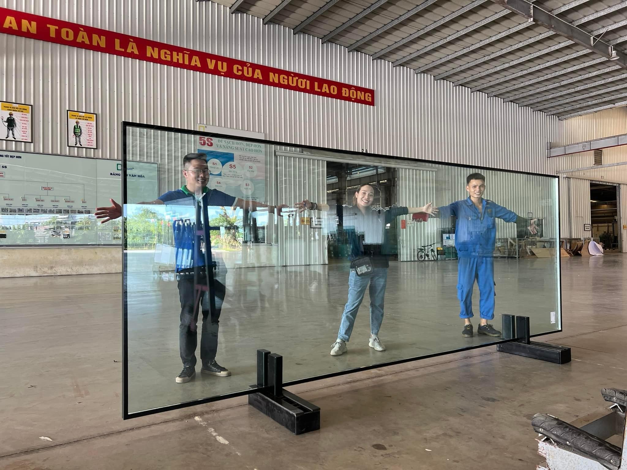 Kính Hộp chân không