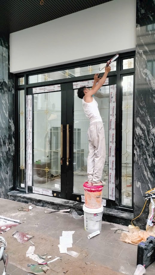 Báo giá cửa kính mở quay